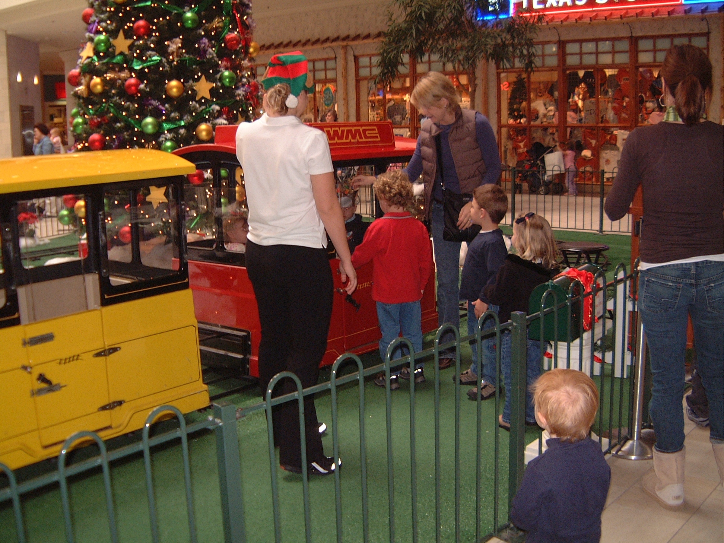 2004-12-01 Vale Kyla Mall 06.jpg